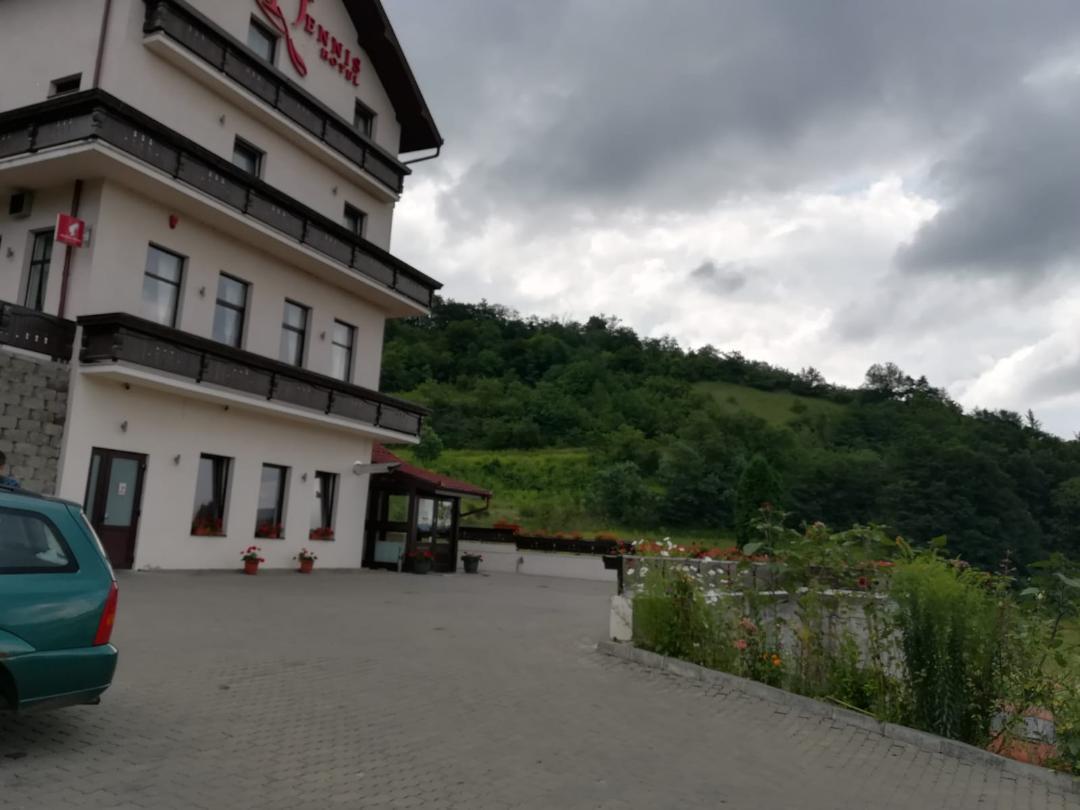 Hotel Dennis Mediaş Exteriér fotografie